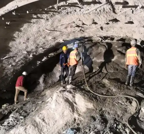 响水镇拱顶带模注浆料的施工流程及注意事项